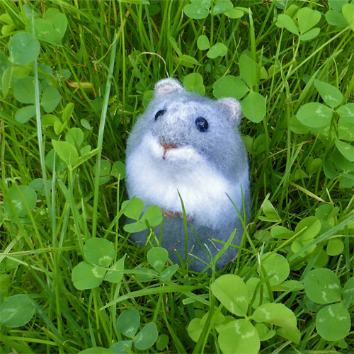 Foto einer Filzfigur: Lebensechter Hamster